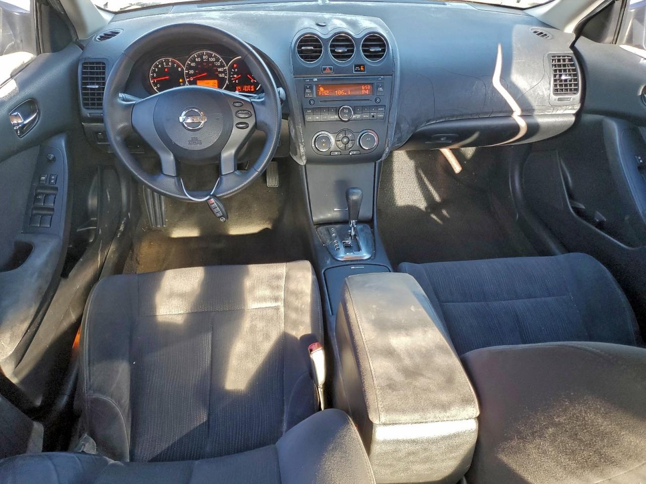 Nissan Altima Base Image 12