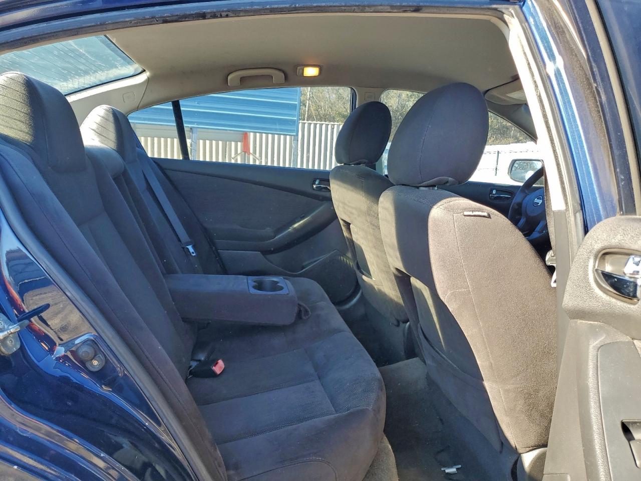 Nissan Altima Base Image 3