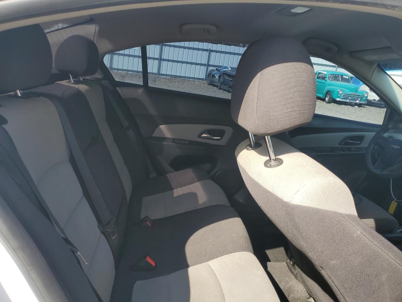 Chevrolet Cruze Ls Image 4