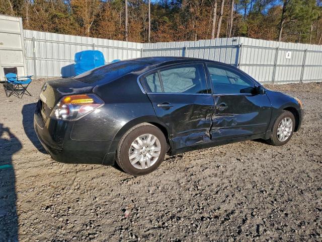 Nissan Altima Base Image 10