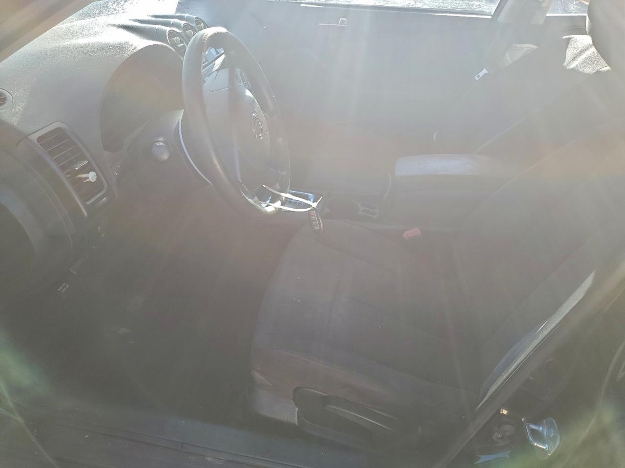 Nissan Altima Base Image 8