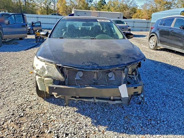 Toyota Camry Base Image 6