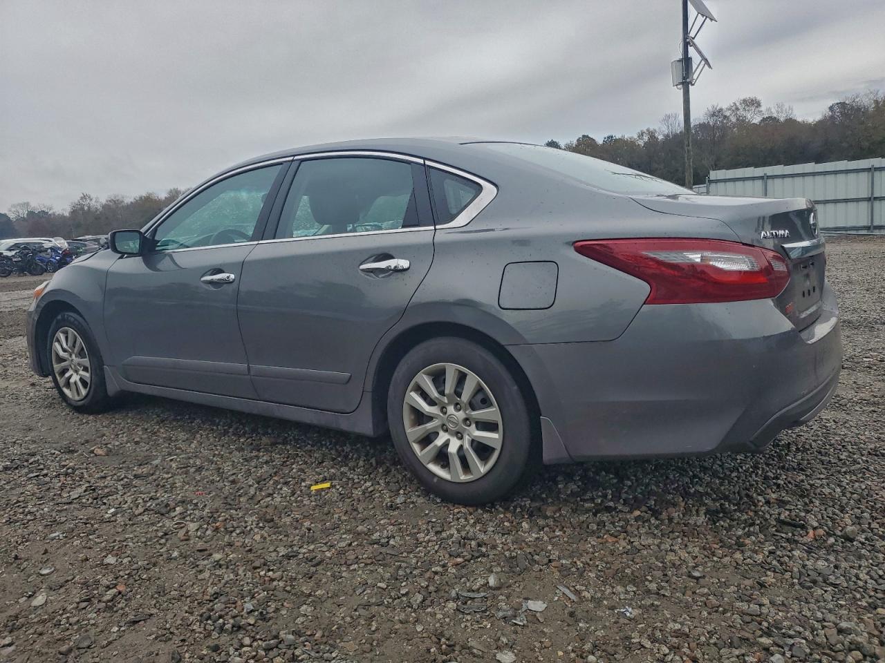Nissan Altima 2.5 Image 2