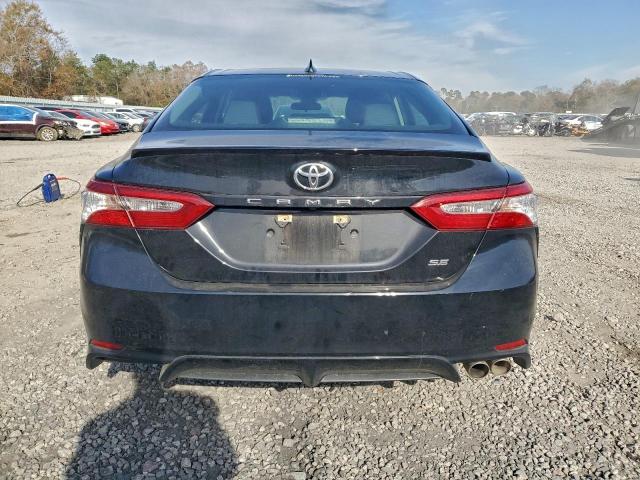 Toyota Camry Se Image 4