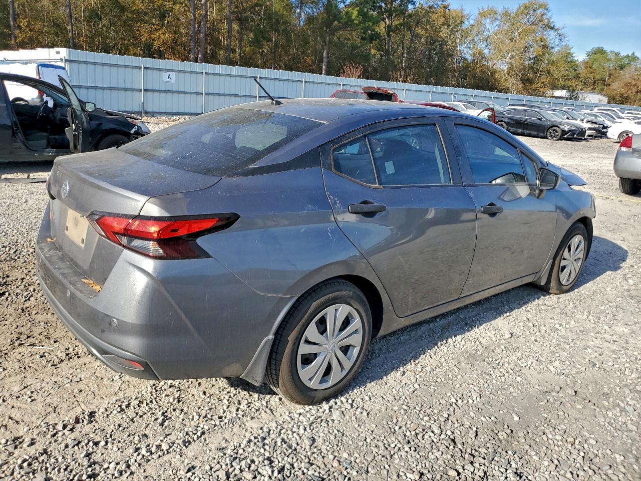 Nissan Versa S Image 2