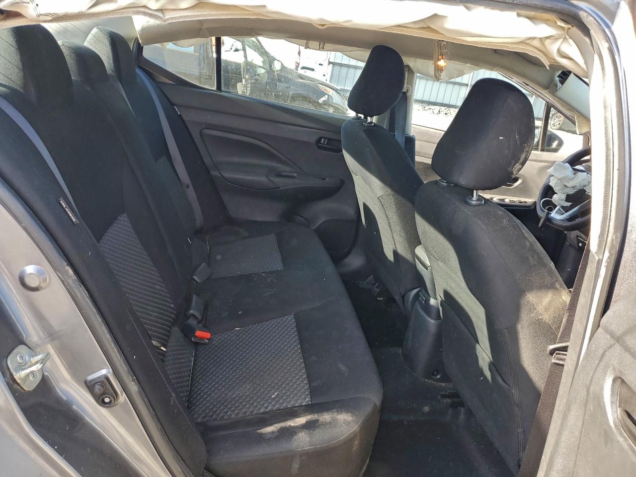 Nissan Versa S Image 9