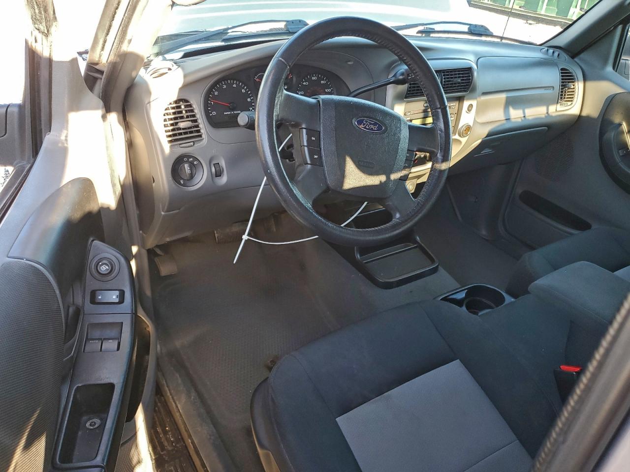 Ford Ranger Super Cab Image 3