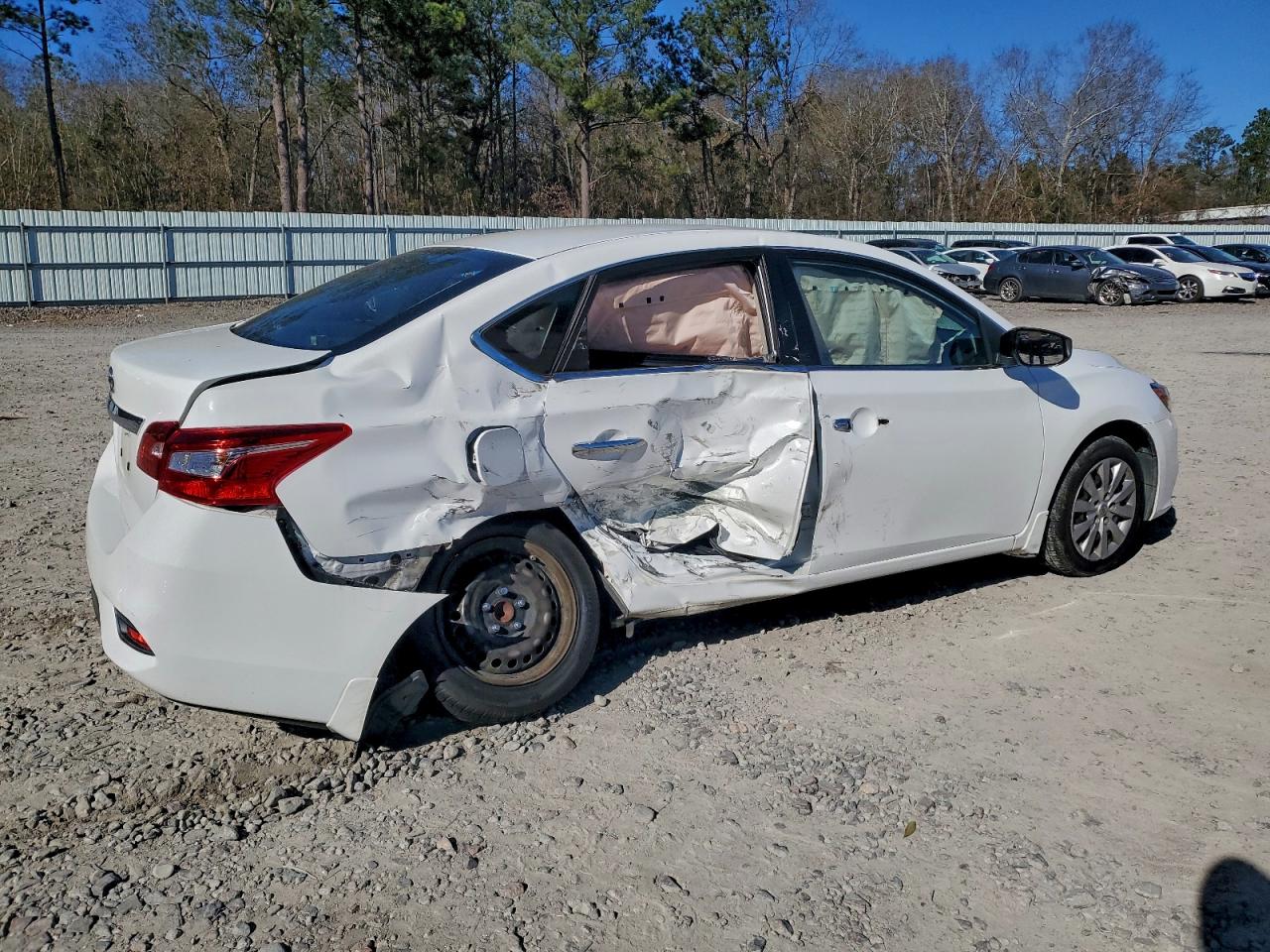 Nissan Sentra S Image 4