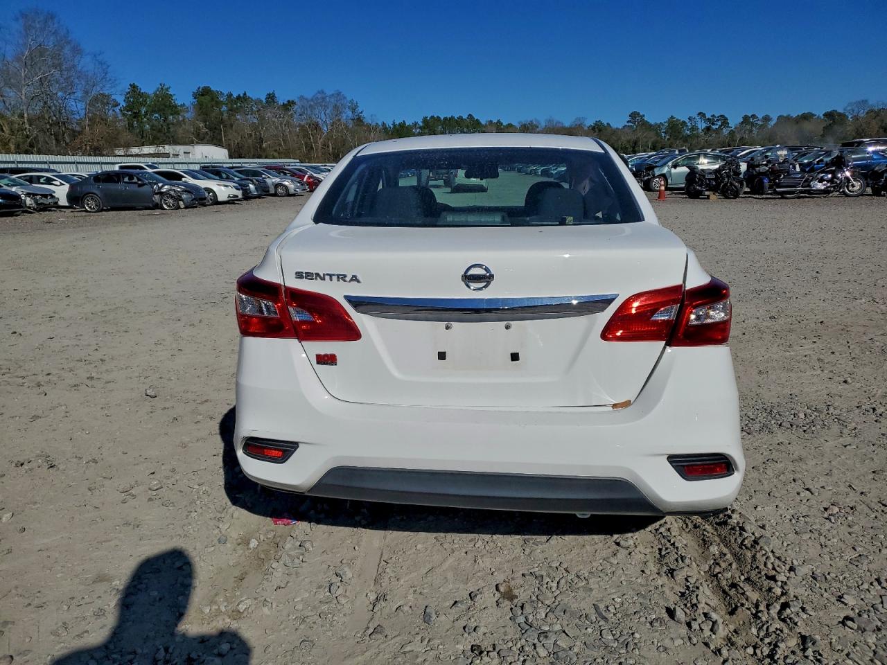 Nissan Sentra S Image 10