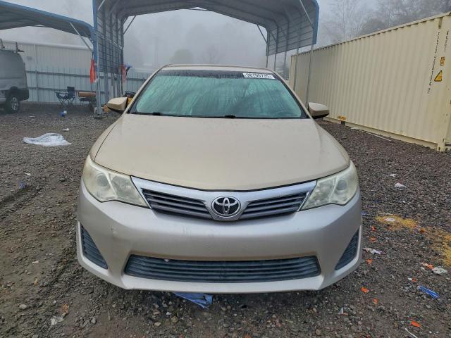 Toyota Camry Base Image 12