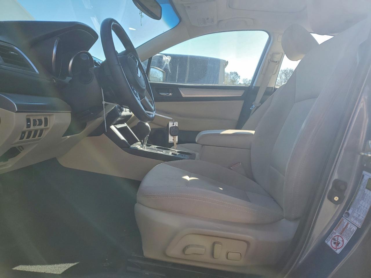 Subaru Legacy 2.5i Premium Image 10