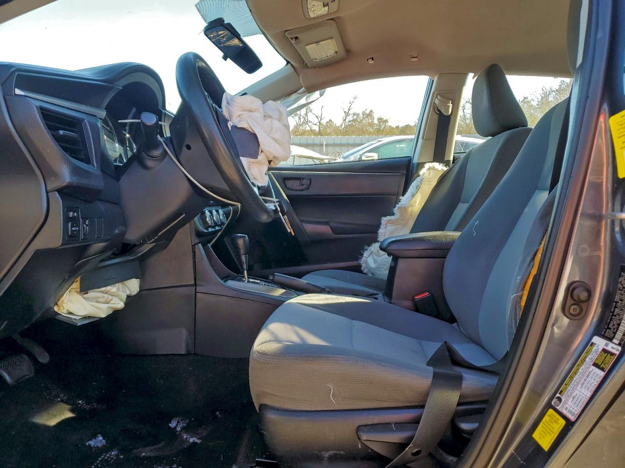 Toyota Corolla L Image 5