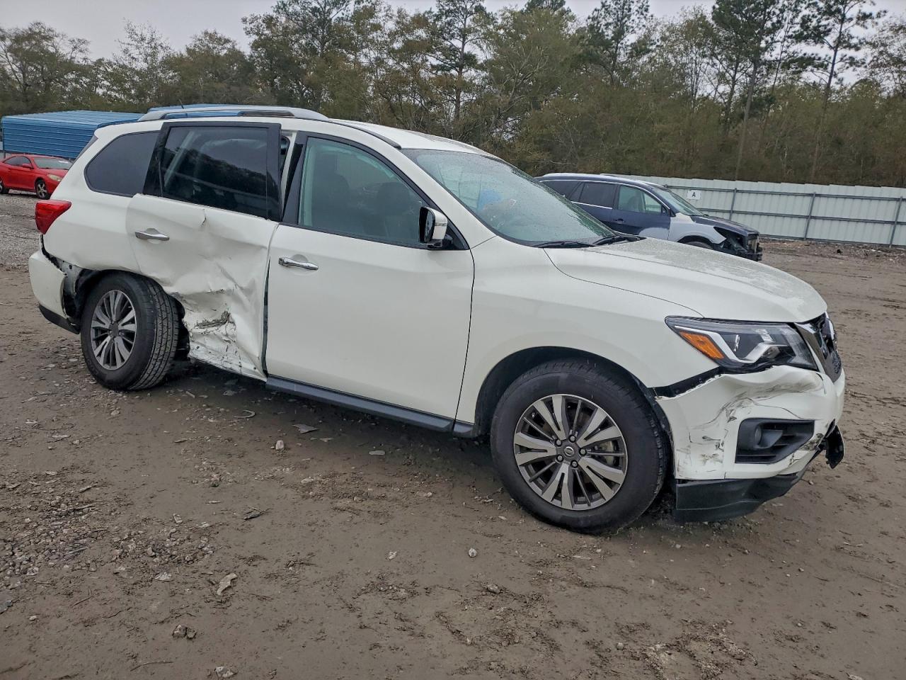 Nissan Pathfinder S Image 4