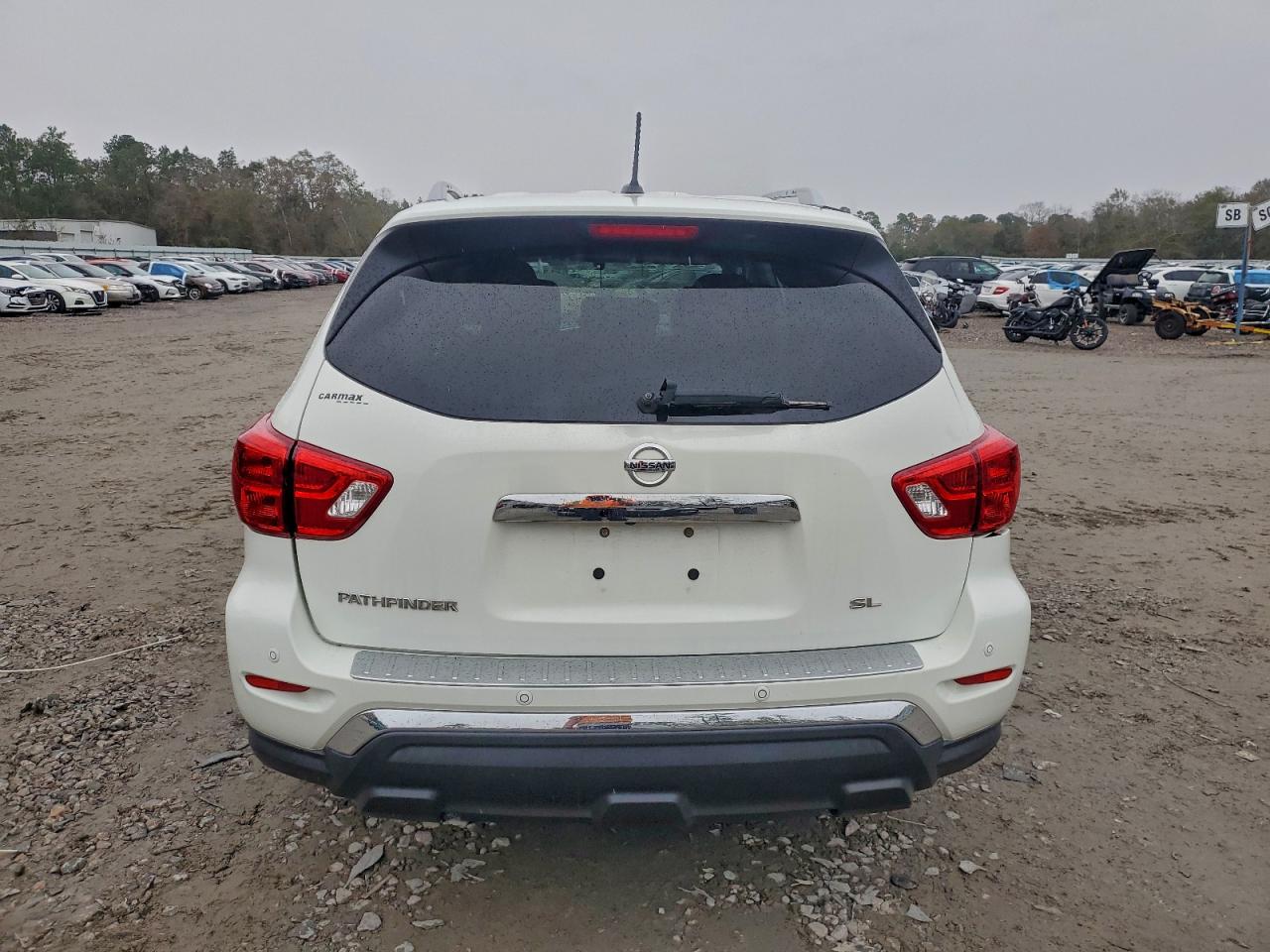 Nissan Pathfinder S Image 8