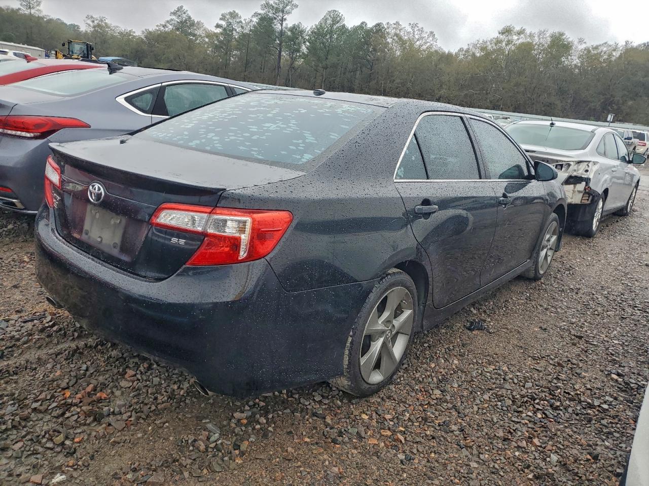 Toyota Camry Se Image 2