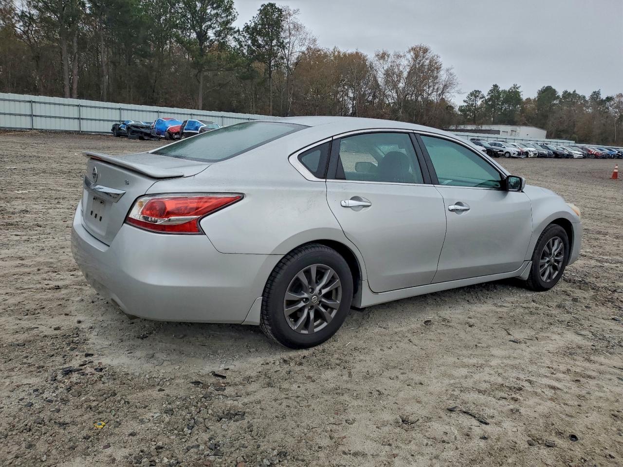 Nissan Altima 2.5 Image 4