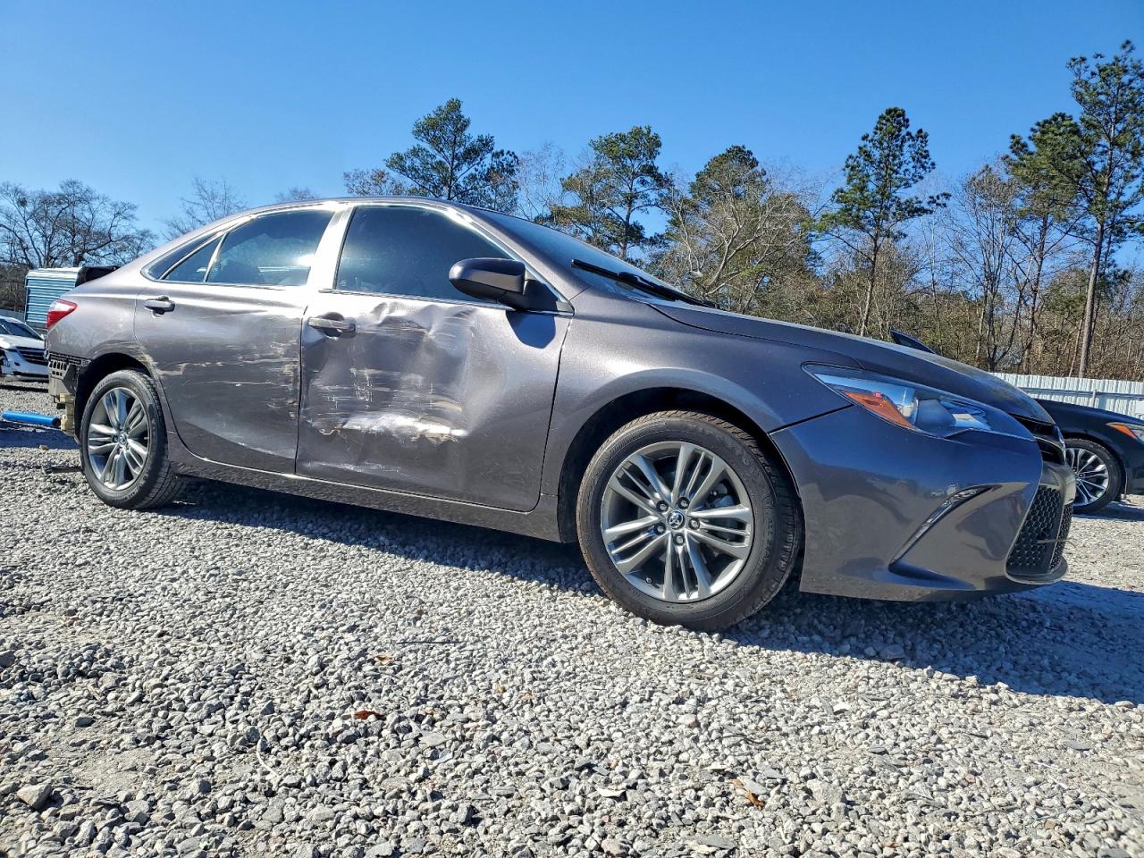 Toyota Camry Le Image 10