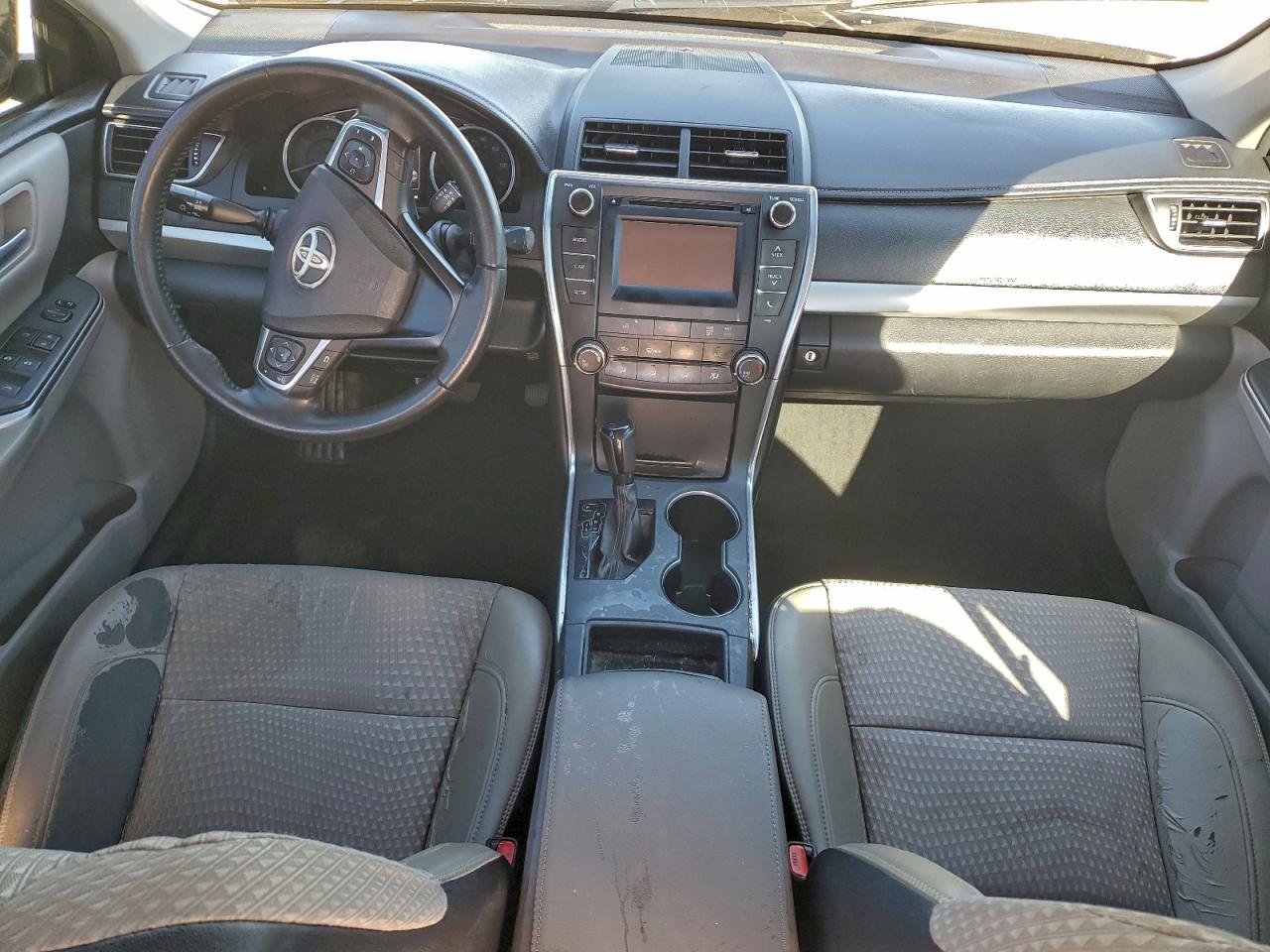 Toyota Camry Le Image 12