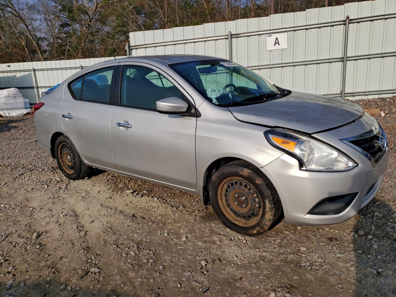 Nissan Versa S Image 4