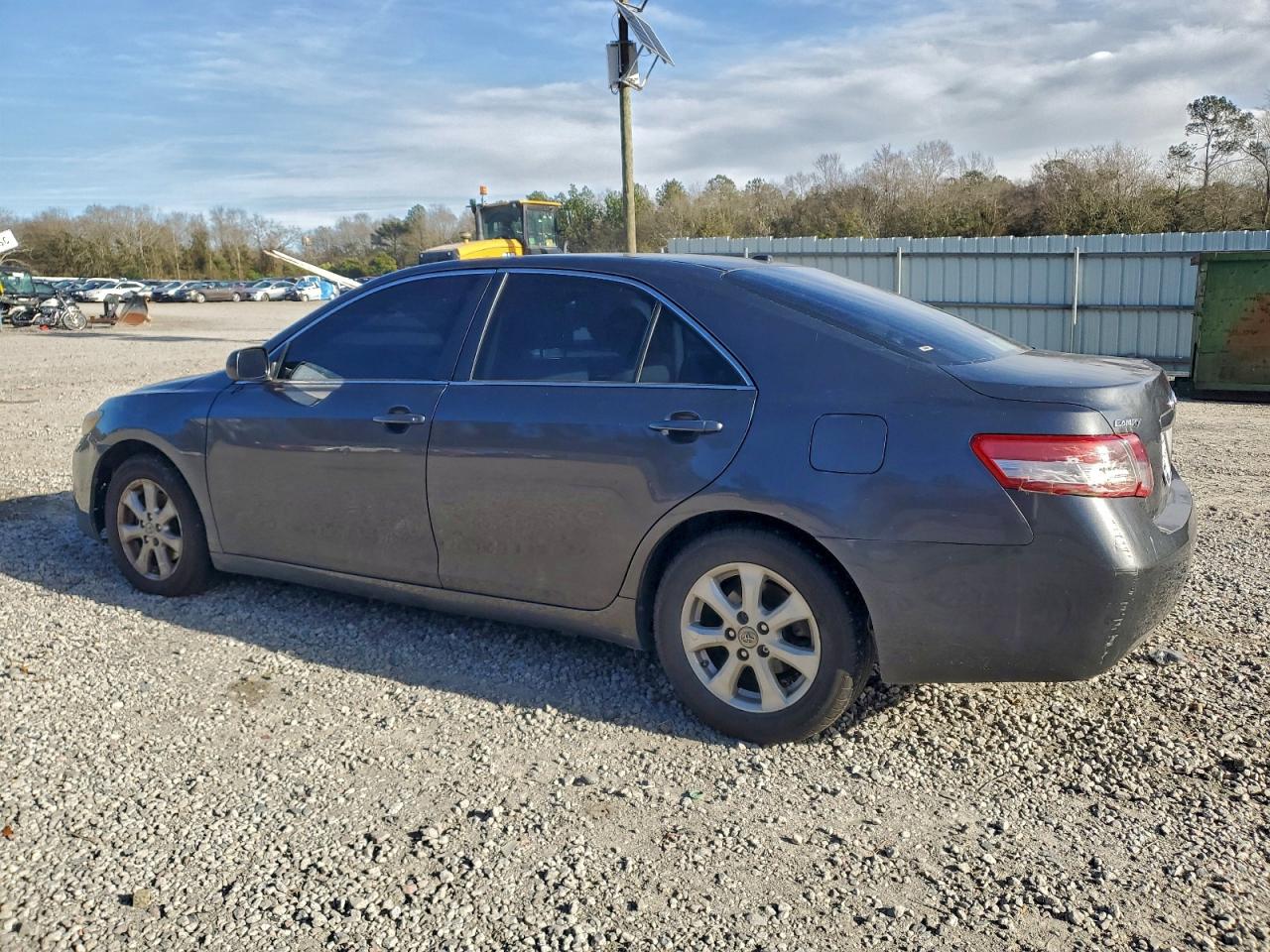 Toyota Camry Base Image 4