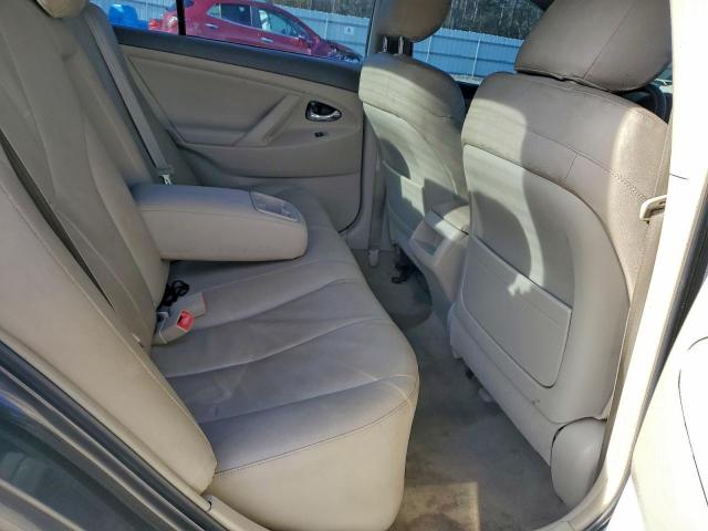 Toyota Camry Base Image 8