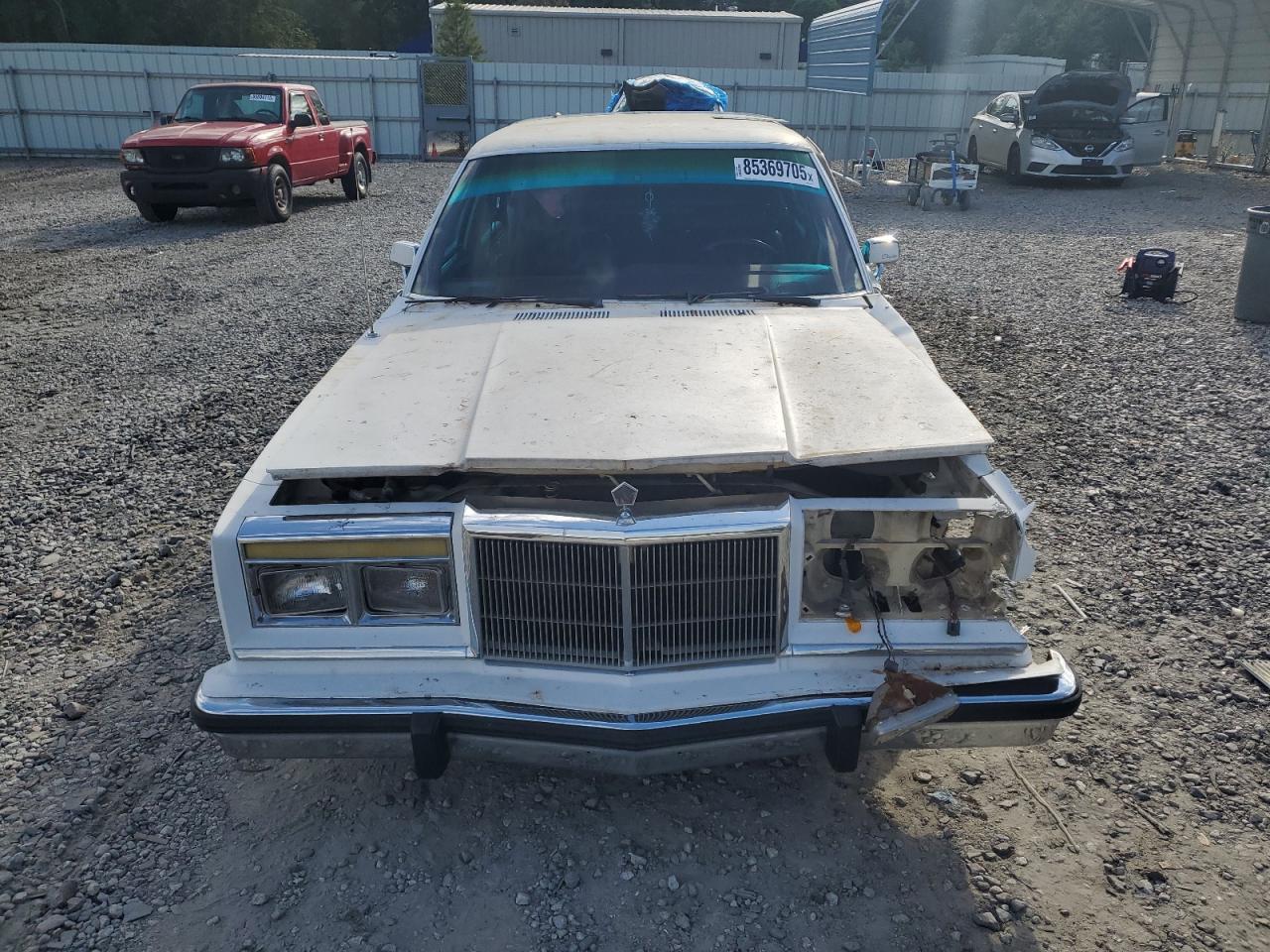 Chrysler Fifth Avenue Image 7