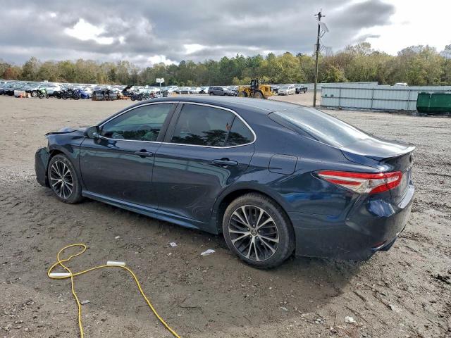 Toyota Camry L Image 2