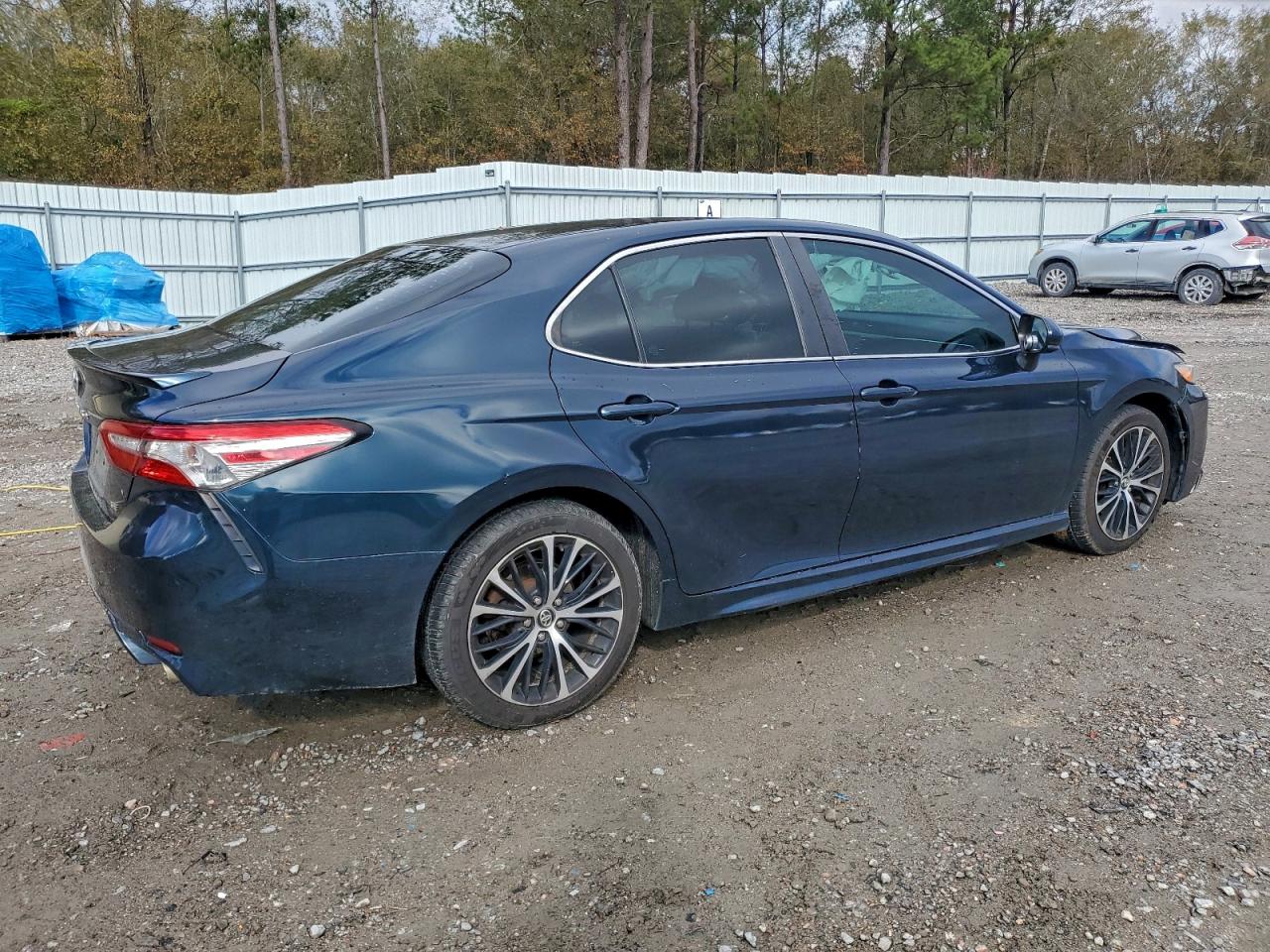 Toyota Camry L Image 7