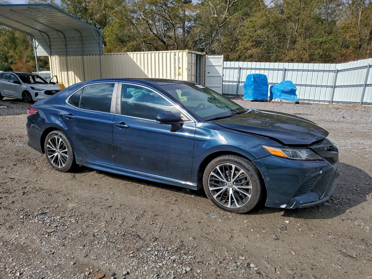 Toyota Camry L Image 4