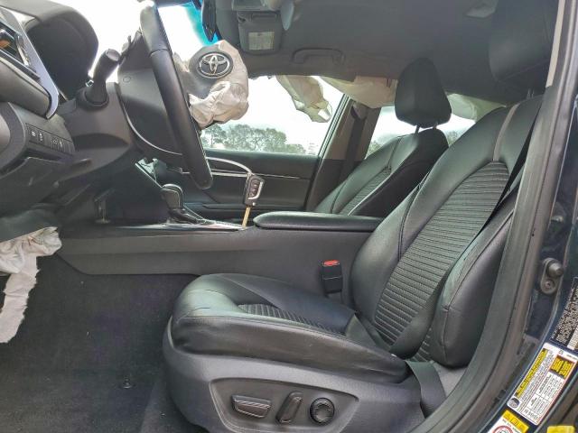 Toyota Camry L Image 8