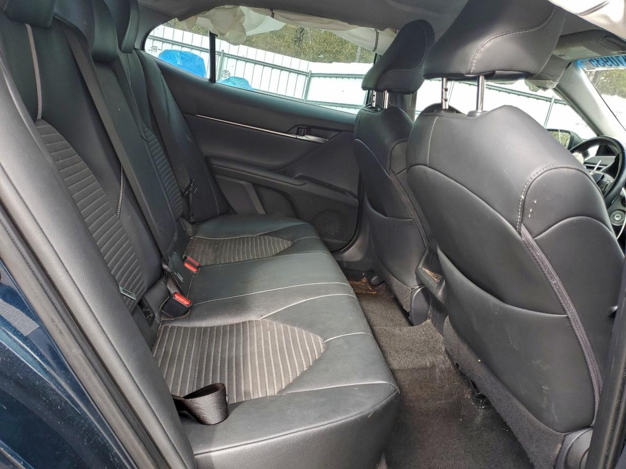 Toyota Camry L Image 10