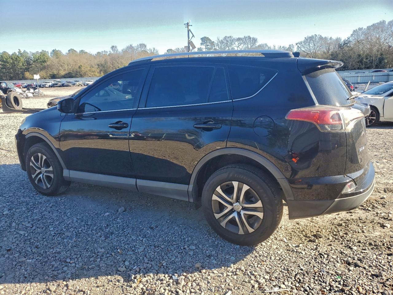 Toyota RAV4 Le Image 11