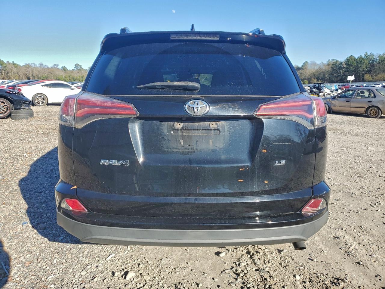 Toyota RAV4 Le Image 6