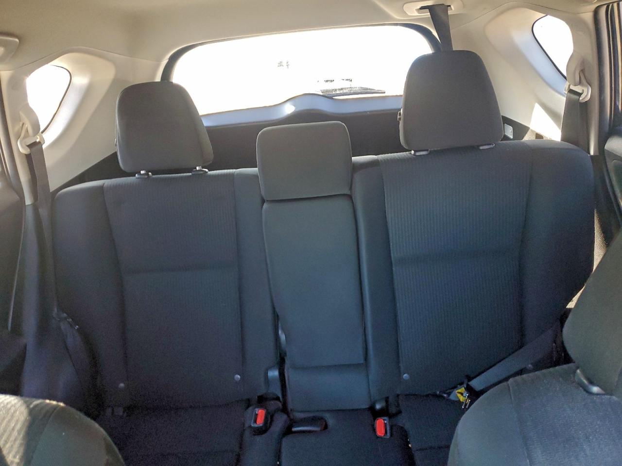 Toyota RAV4 Le Image 9