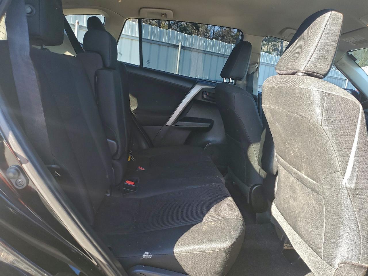 Toyota RAV4 Le Image 8