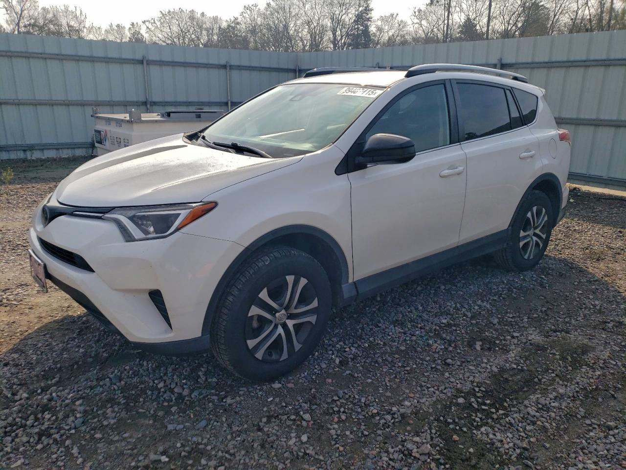 Toyota RAV4 Le Image 1