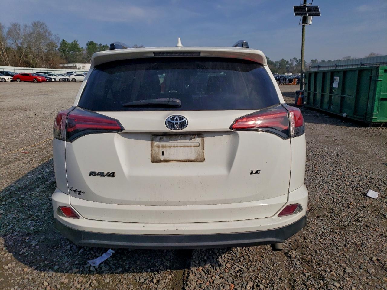 Toyota RAV4 Le Image 2