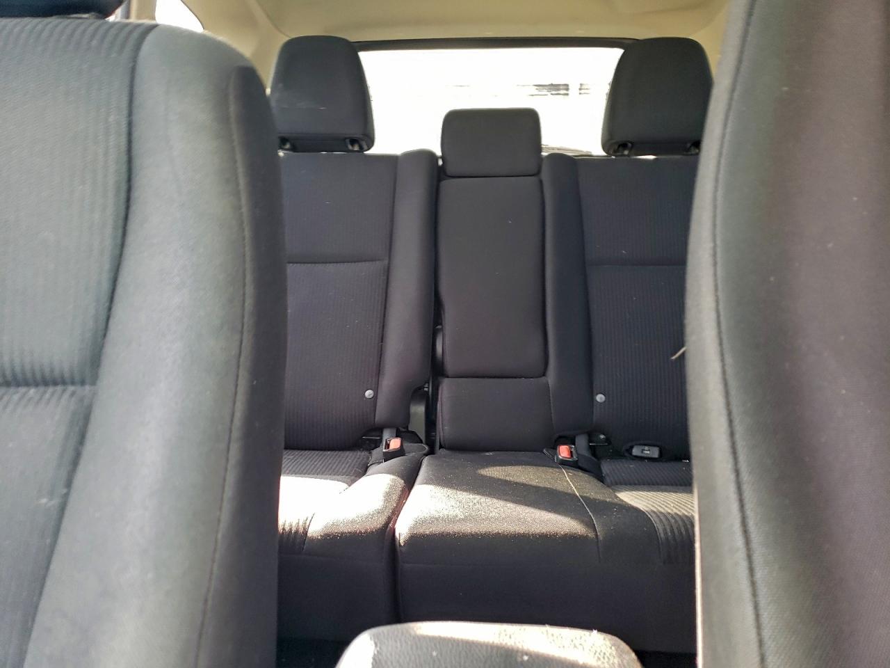 Toyota RAV4 Le Image 11